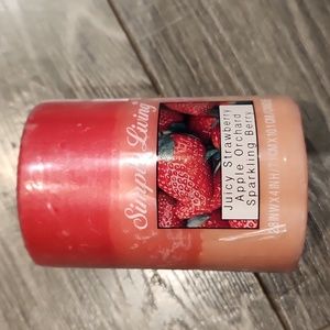 NWT Simple living Juicy Strawberry Apple Orchard Sparkling Berry 2.8"x 4" Candle